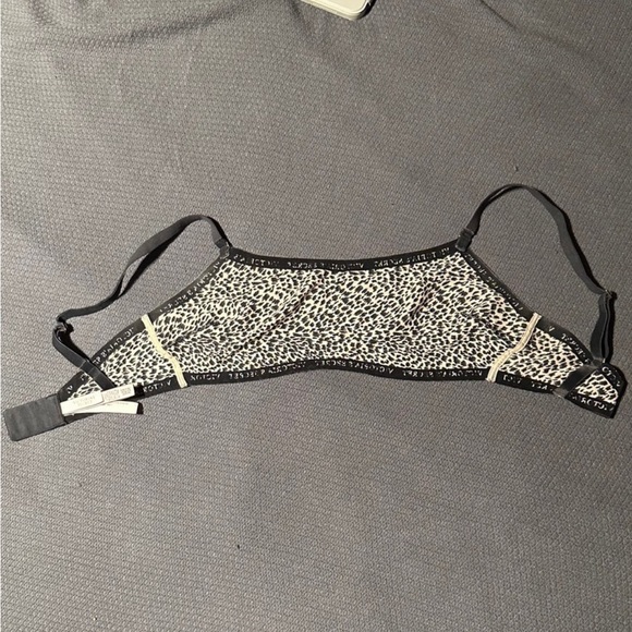 Victorias Secret small DD bralette - Picture 3 of 5